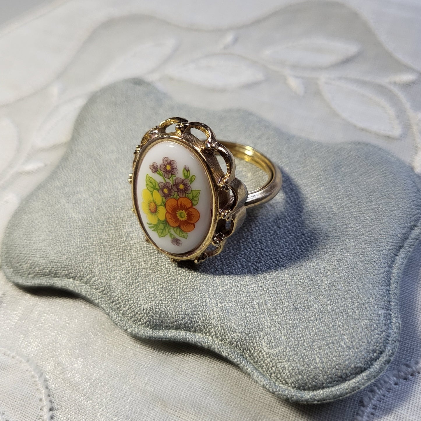 Ring - Avon Flower Print Porcelain Ring