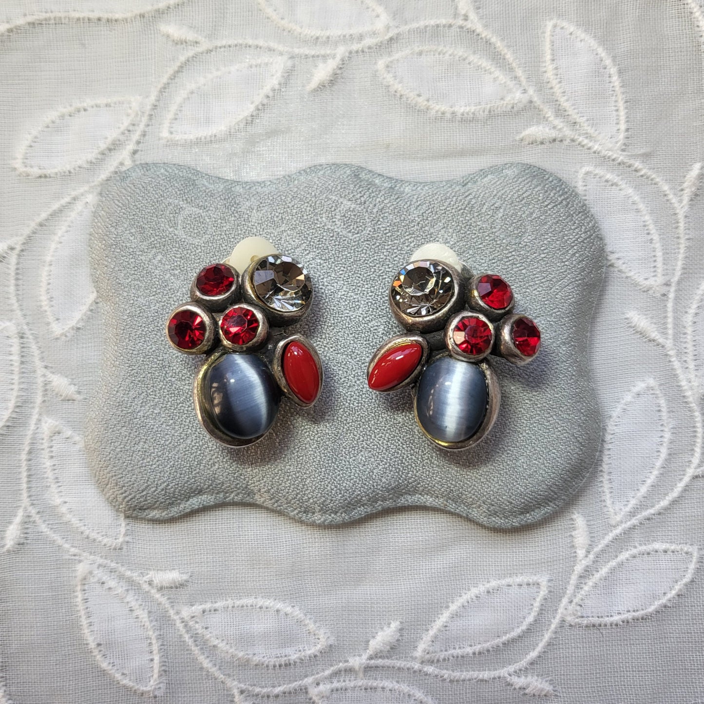 Clip on - Taratata Grey and Red Crystals Cluster Clip On Earrings