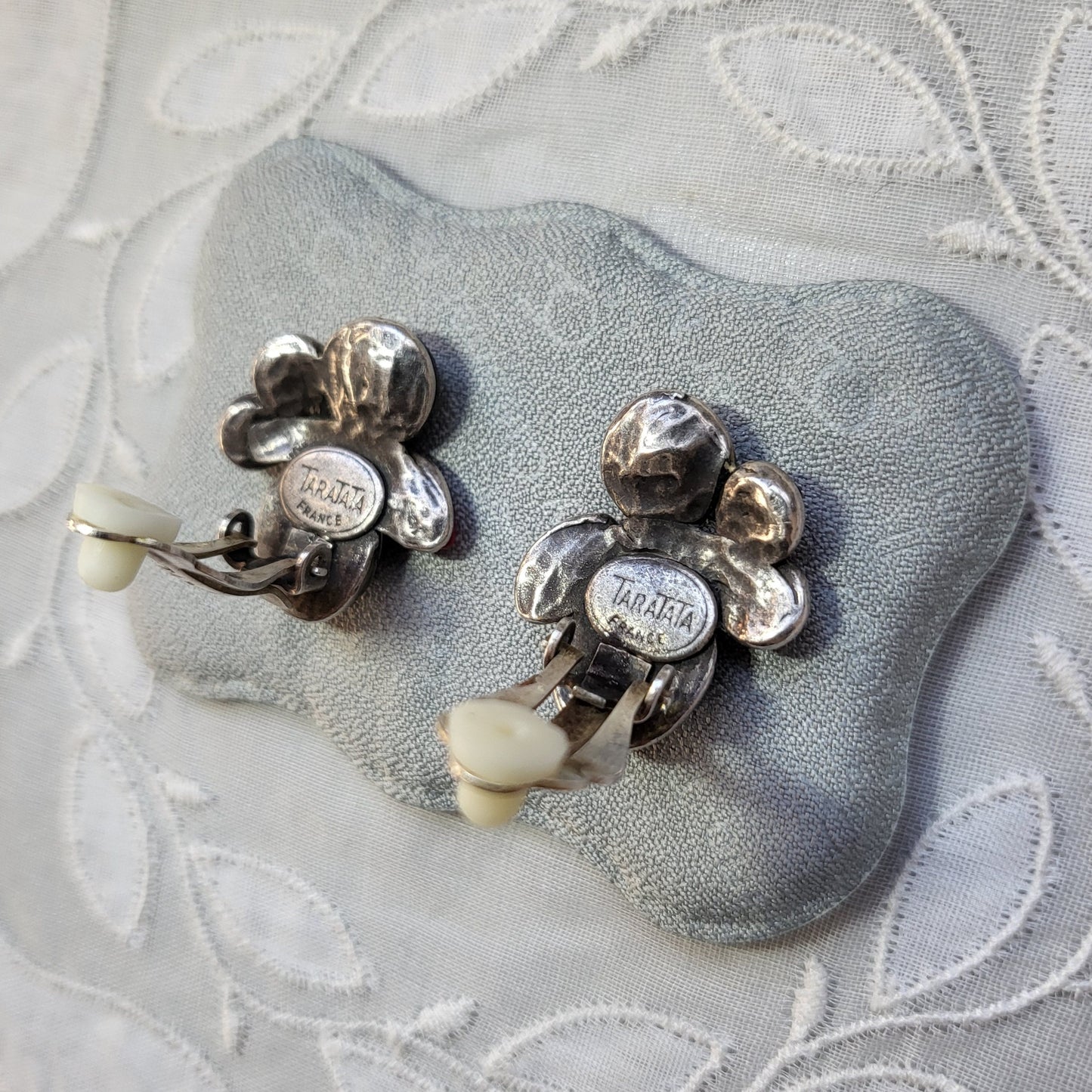 Clip on - Taratata Grey and Red Crystals Cluster Clip On Earrings