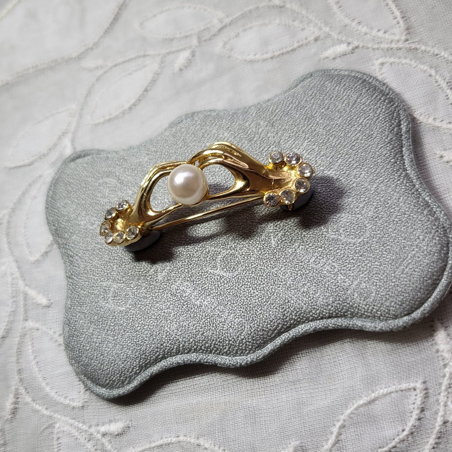 Brooch - Two Hands Holding Pearl Brooch