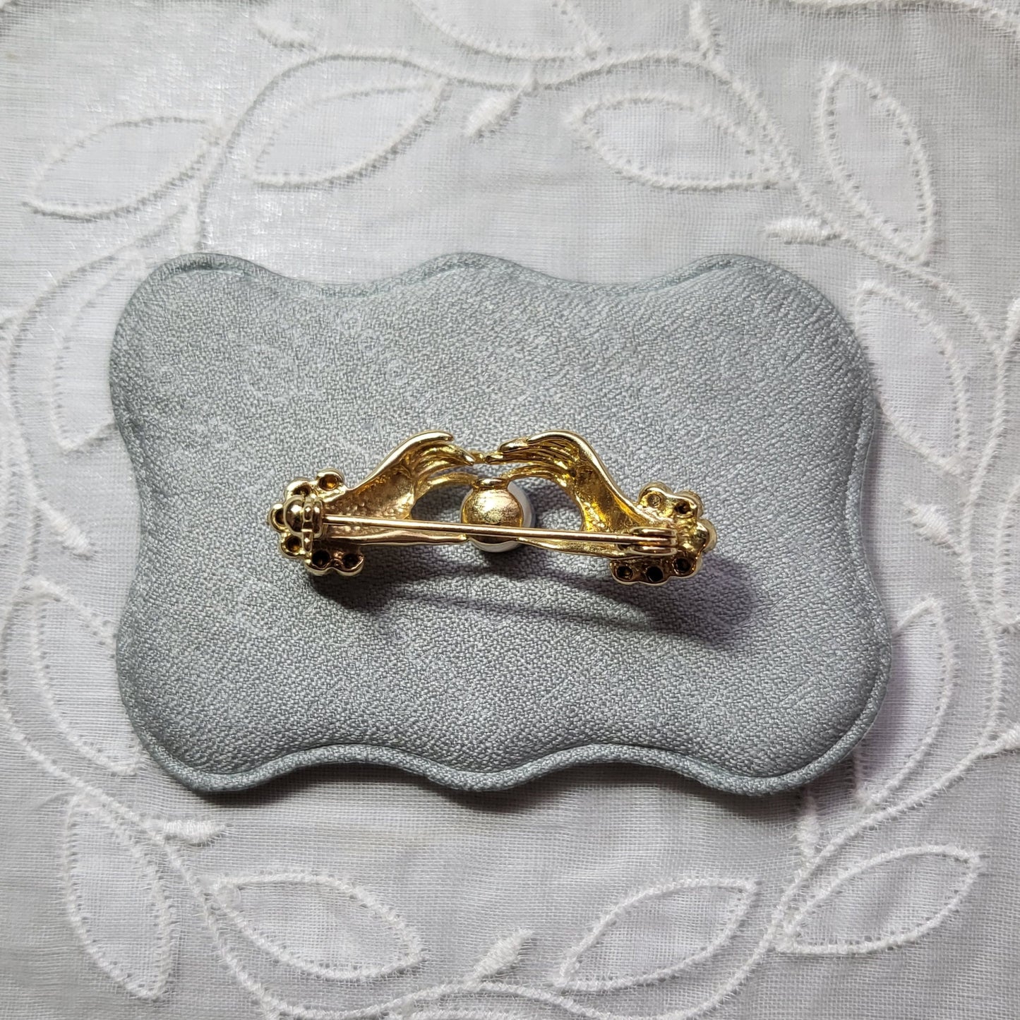 Brooch - Two Hands Holding Pearl Brooch