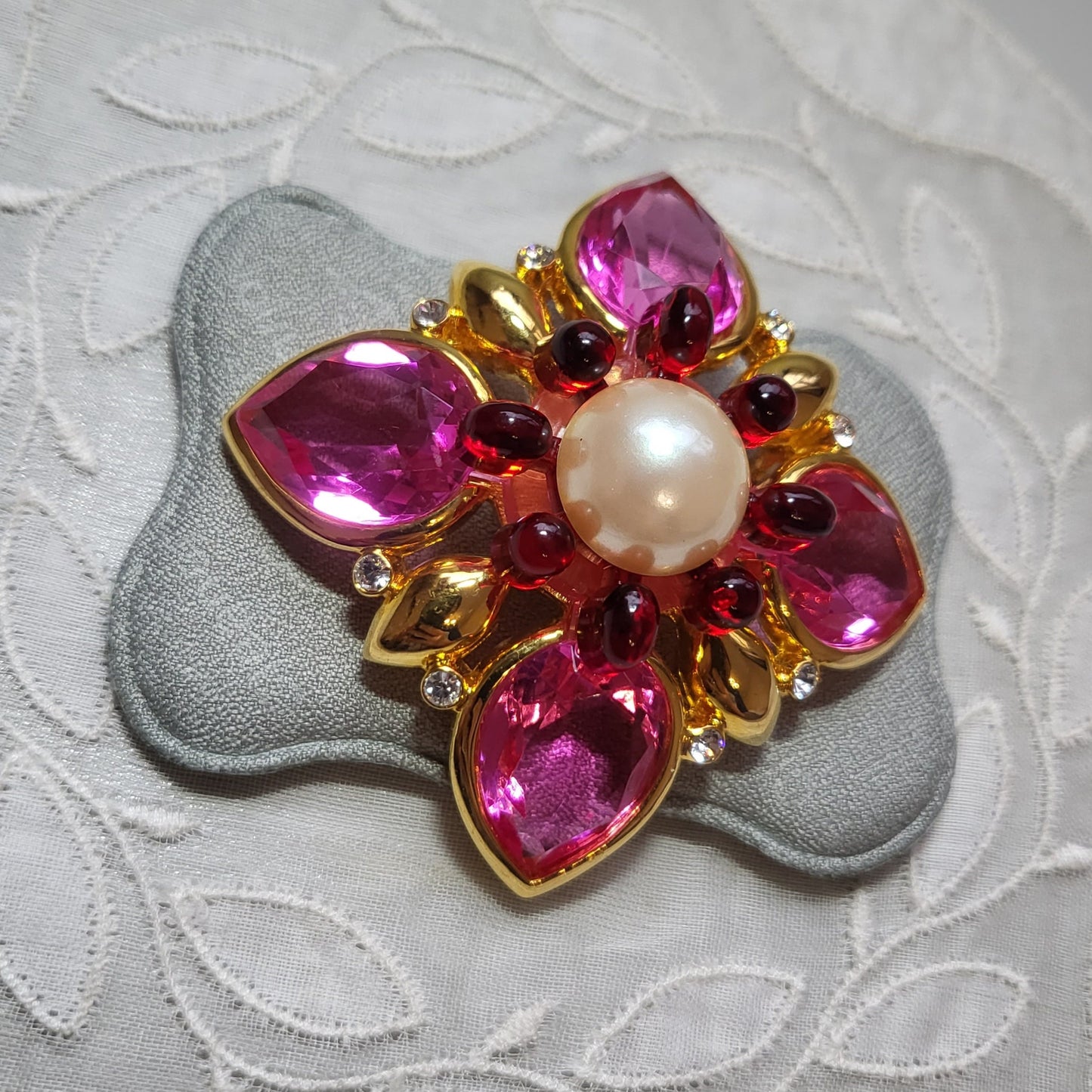 Brooch - Joan Rivers Pearl and Pink Crystals Flower Brooch