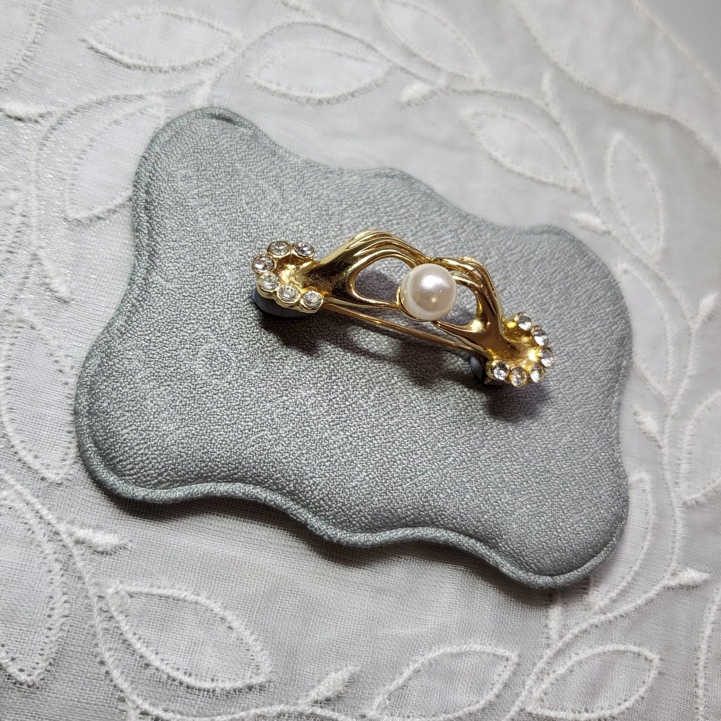 Brooch - Two Hands Holding Pearl Brooch