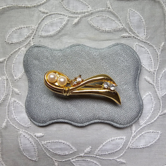 Brooch - Pearl and Crystals Ribbon Brooch