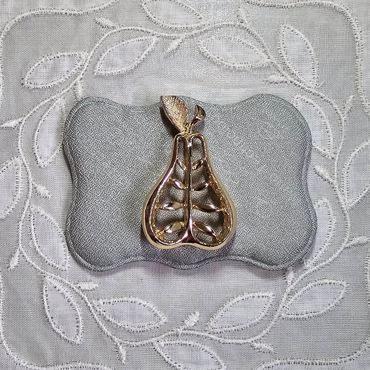 Brooch - Sarah Coventry Gold Pear Brooch