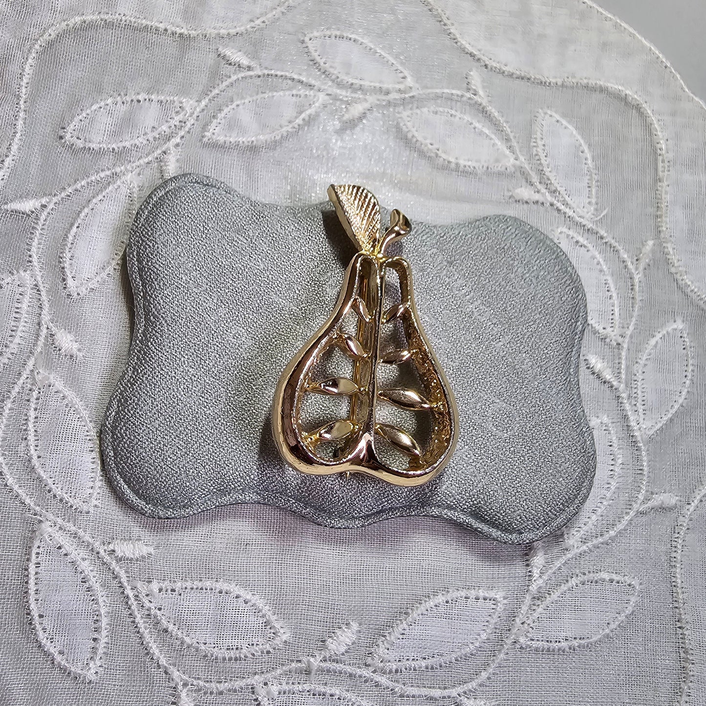 Brooch - Sarah Coventry Gold Pear Brooch
