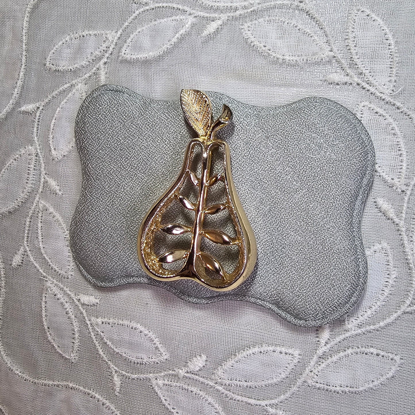 Brooch - Sarah Coventry Gold Pear Brooch