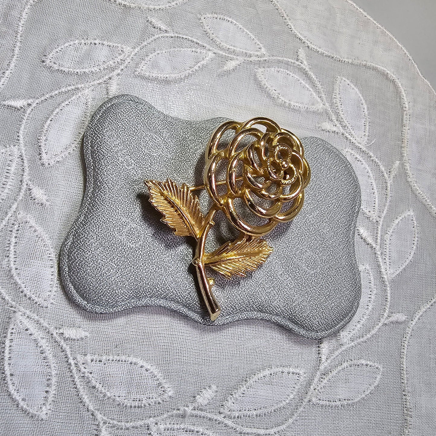 Brooch - Sarah Coventry Gold English Rose Brooch