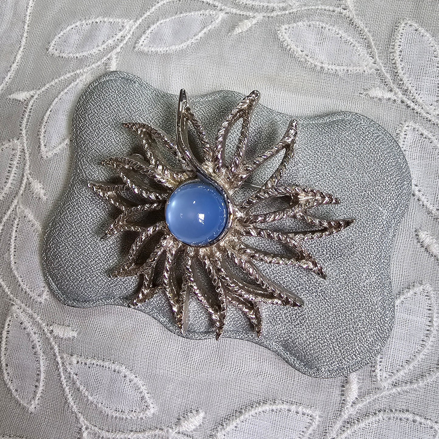 Brooch - Sarah Coventry Cornflower Blue Cabochon Flower Brooch