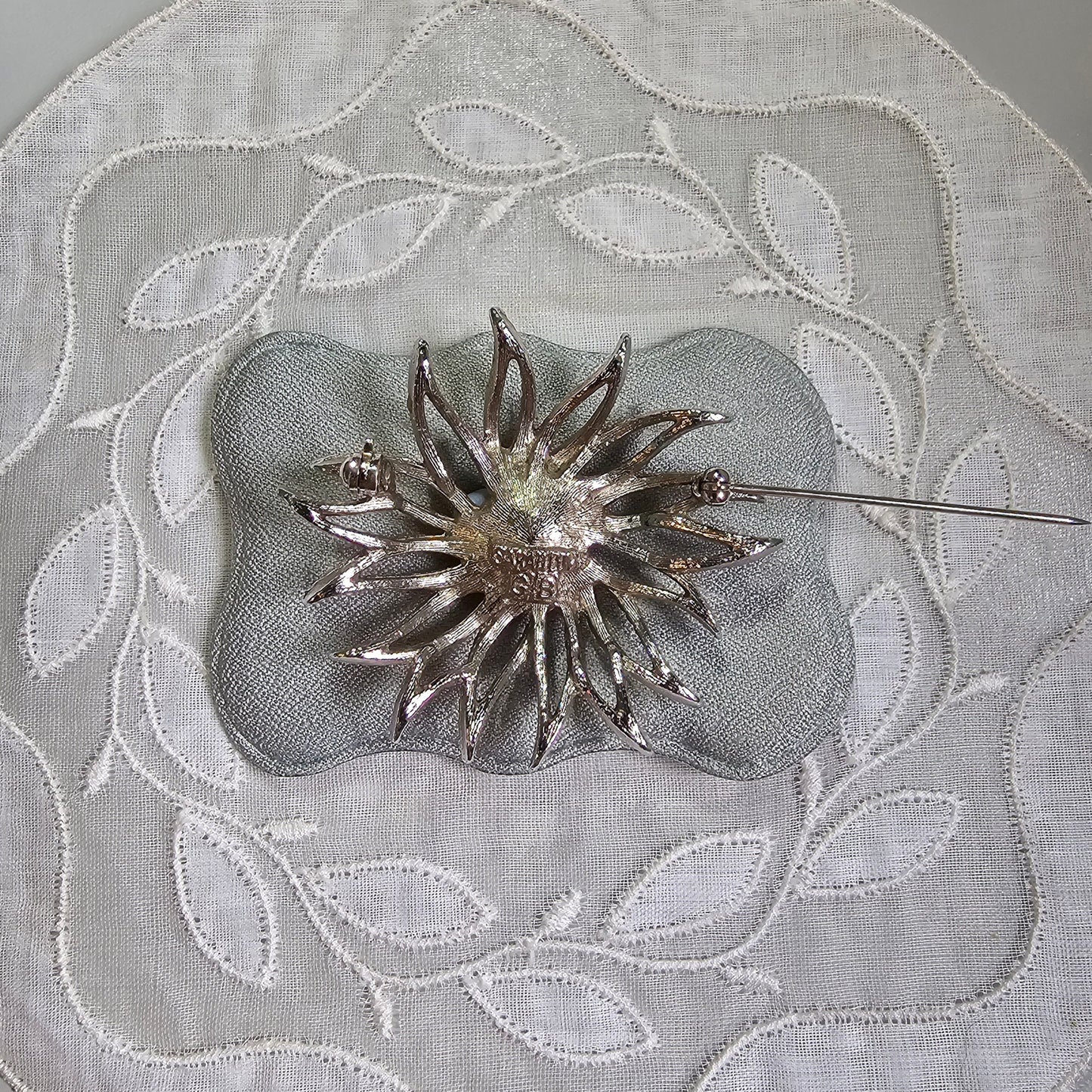 Brooch - Sarah Coventry Cornflower Blue Cabochon Flower Brooch