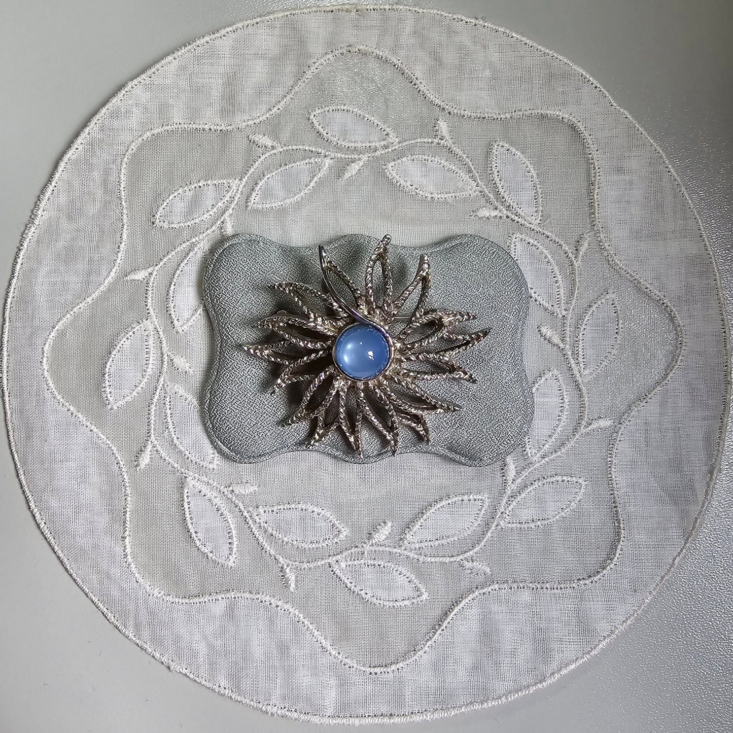 Brooch - Sarah Coventry Cornflower Blue Cabochon Flower Brooch