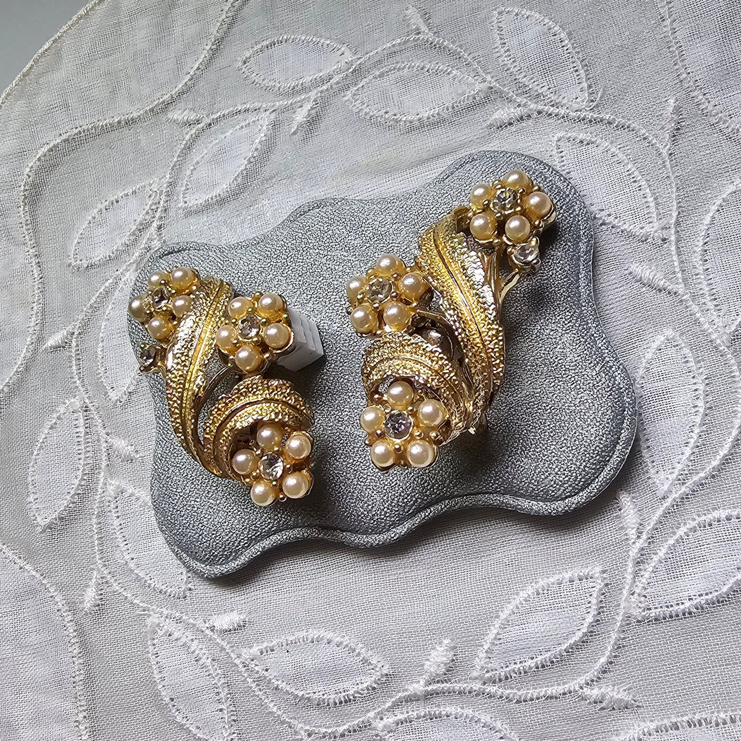 Clip on - Coro Pearl and Crystal Flowers Clip on Earrings