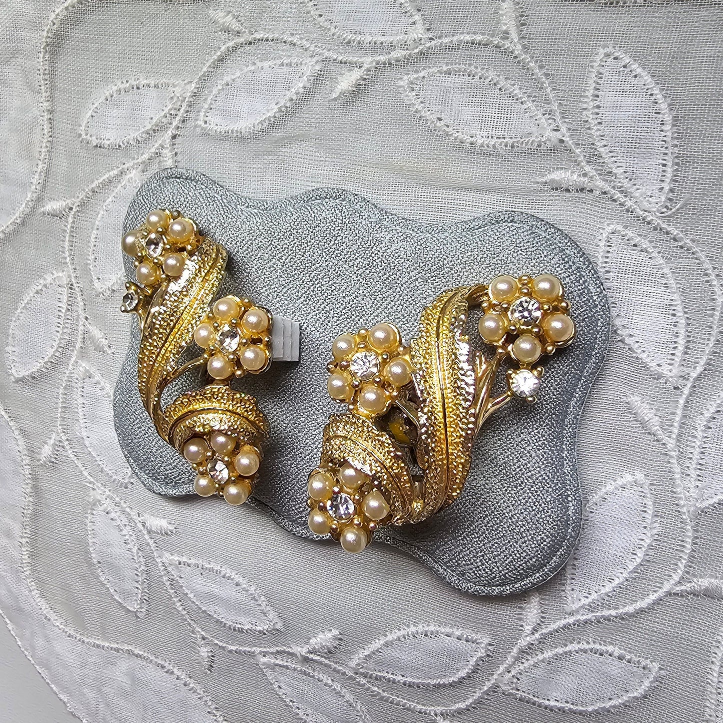 Clip on - Coro Pearl and Crystal Flowers Clip on Earrings