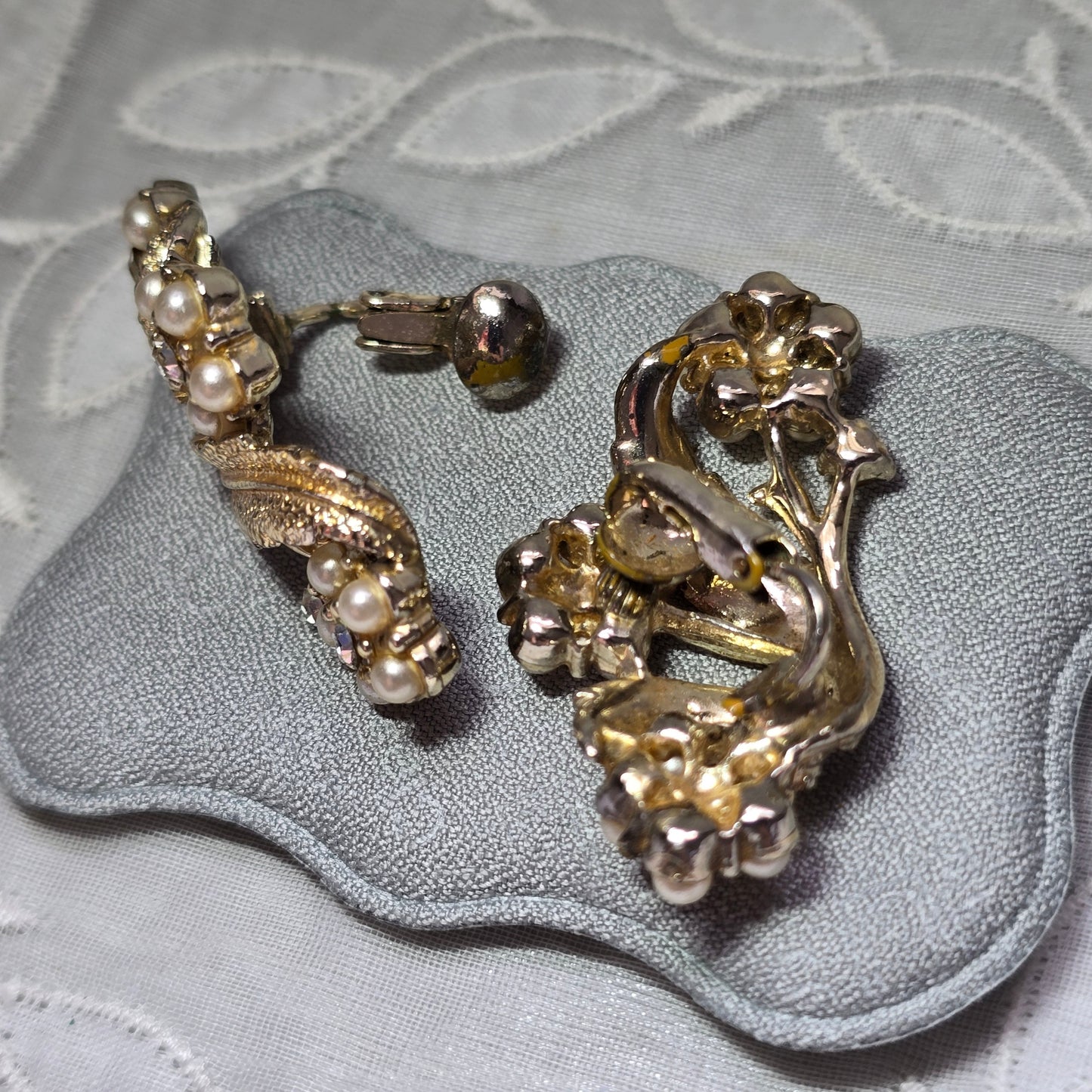 Clip on - Coro Pearl and Crystal Flowers Clip on Earrings