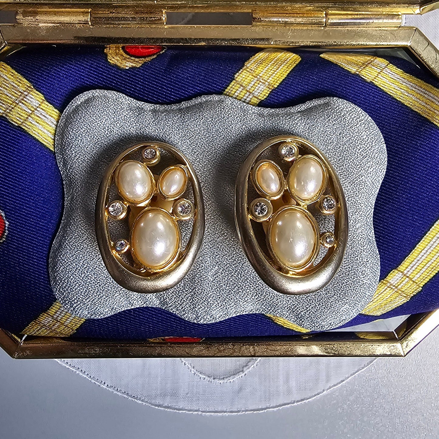 Clip on - Pearls and Crystal Cluster Clip on Earrings