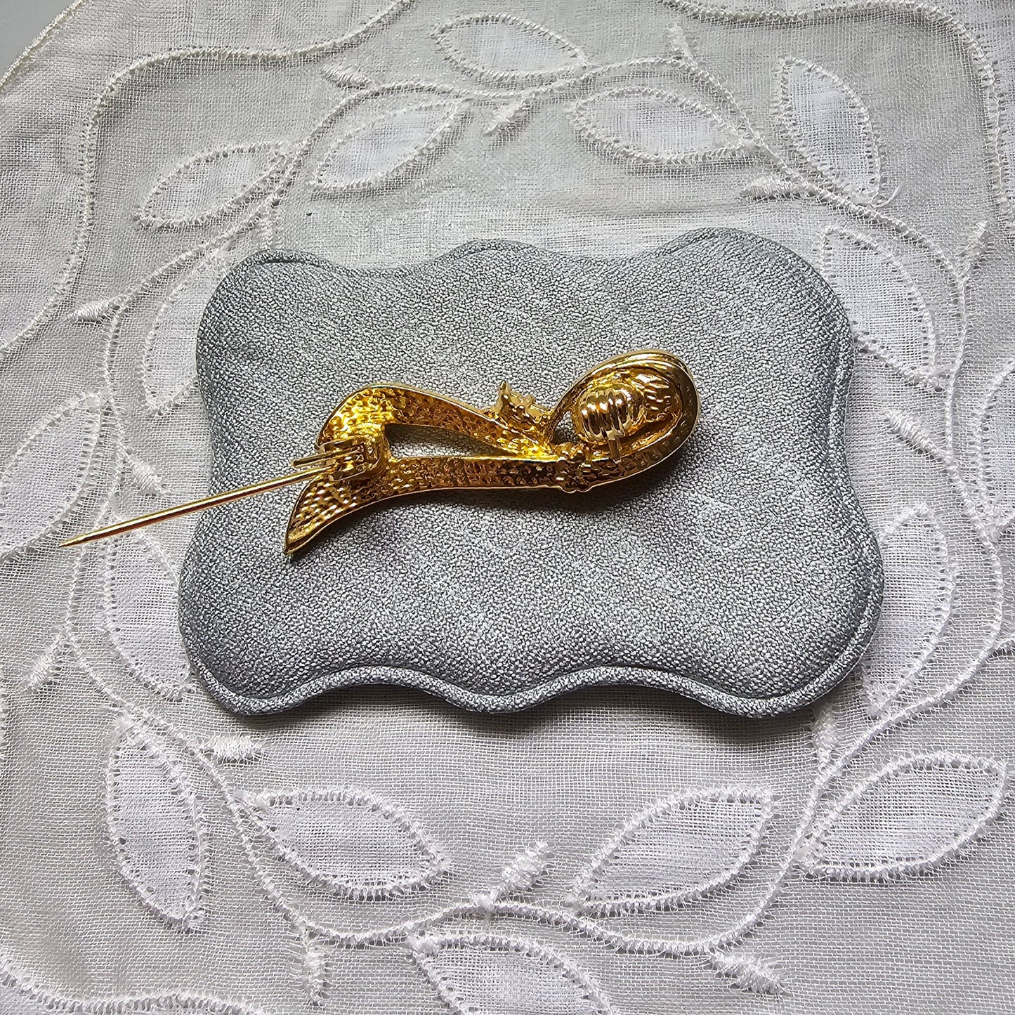 Brooch - Pearl and Crystals Ribbon Brooch