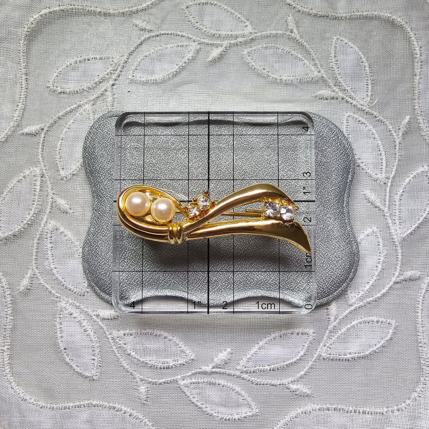 Brooch - Pearl and Crystals Ribbon Brooch