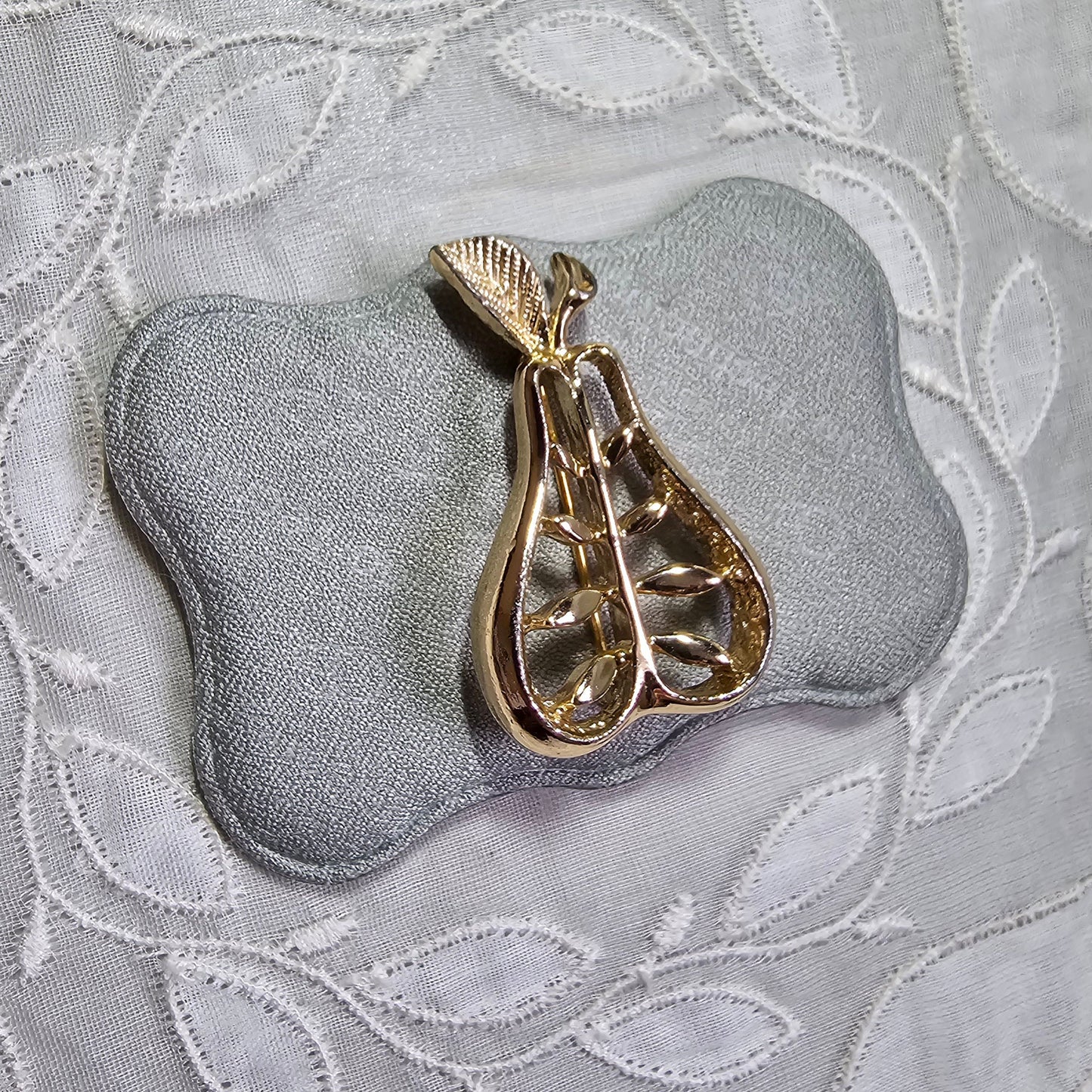Brooch - Sarah Coventry Gold Pear Brooch