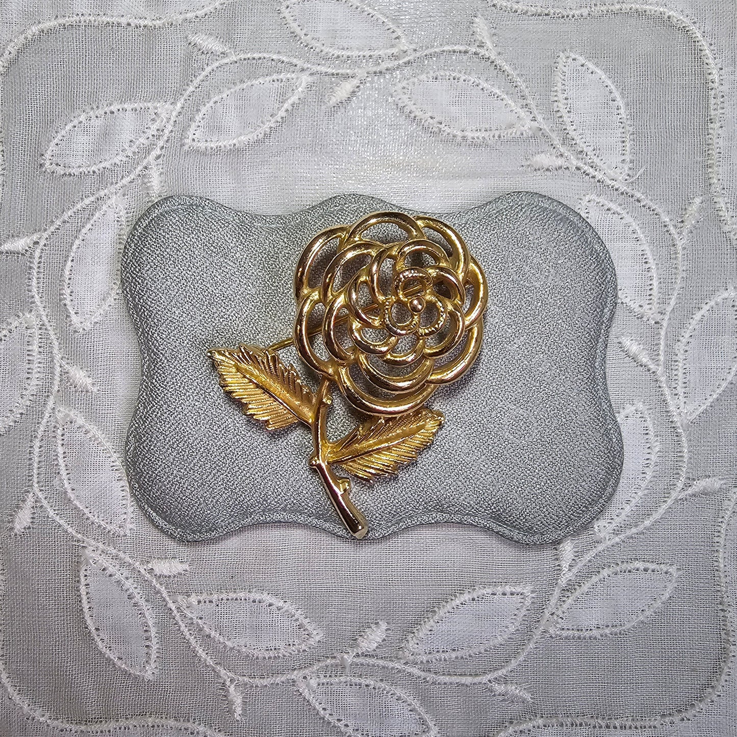 Brooch - Sarah Coventry Gold English Rose Brooch