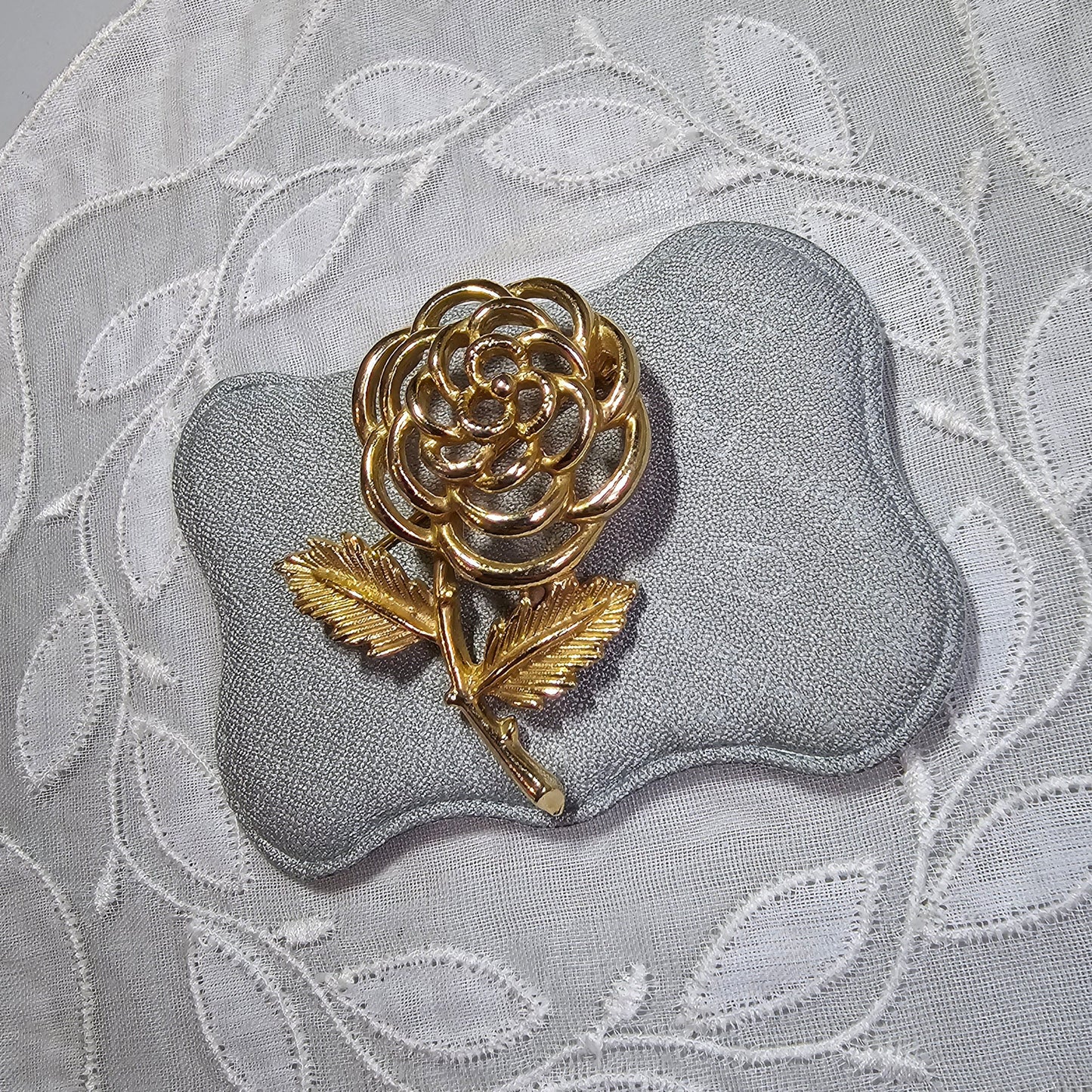 Brooch - Sarah Coventry Gold English Rose Brooch