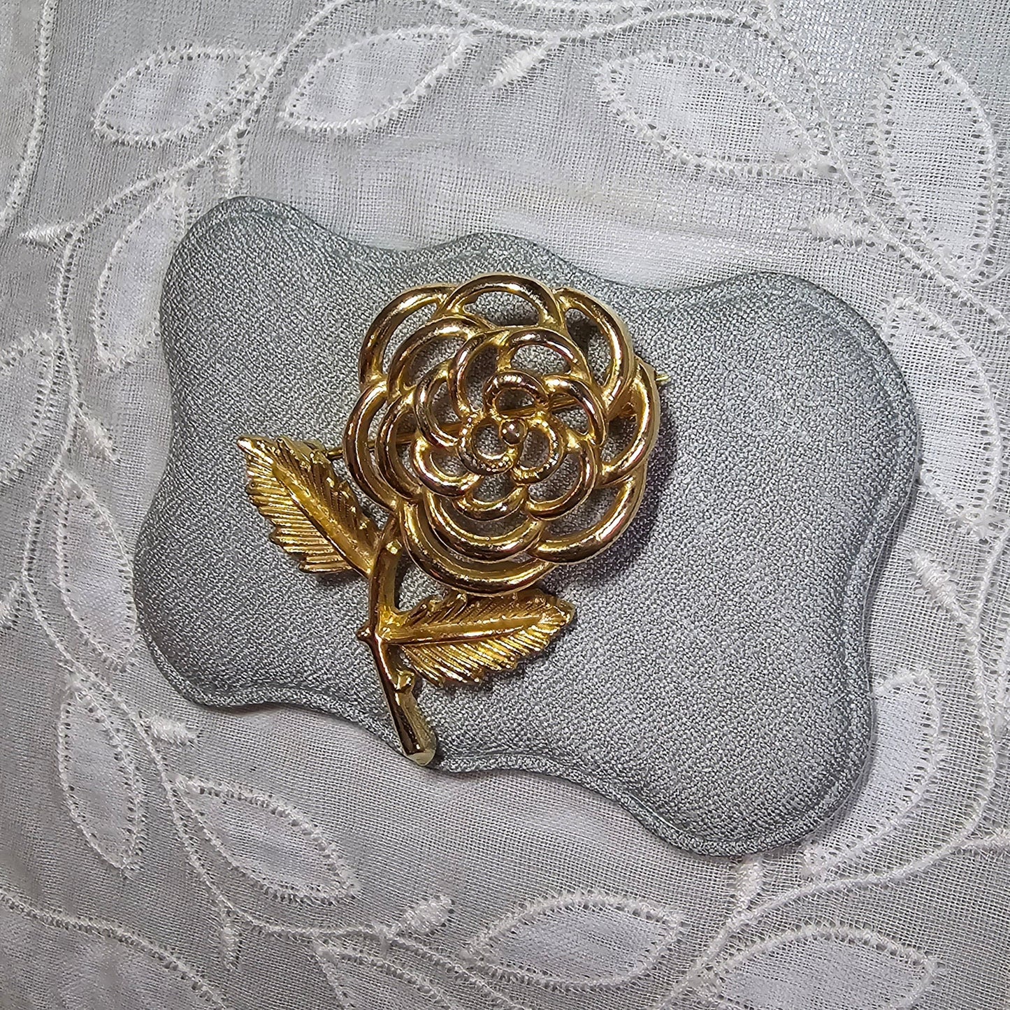 Brooch - Sarah Coventry Gold English Rose Brooch