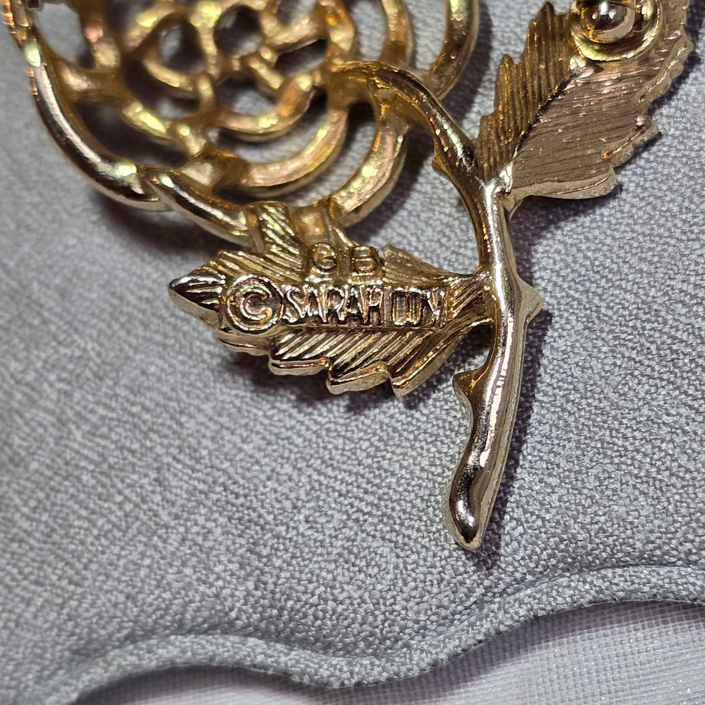 Brooch - Sarah Coventry Gold English Rose Brooch