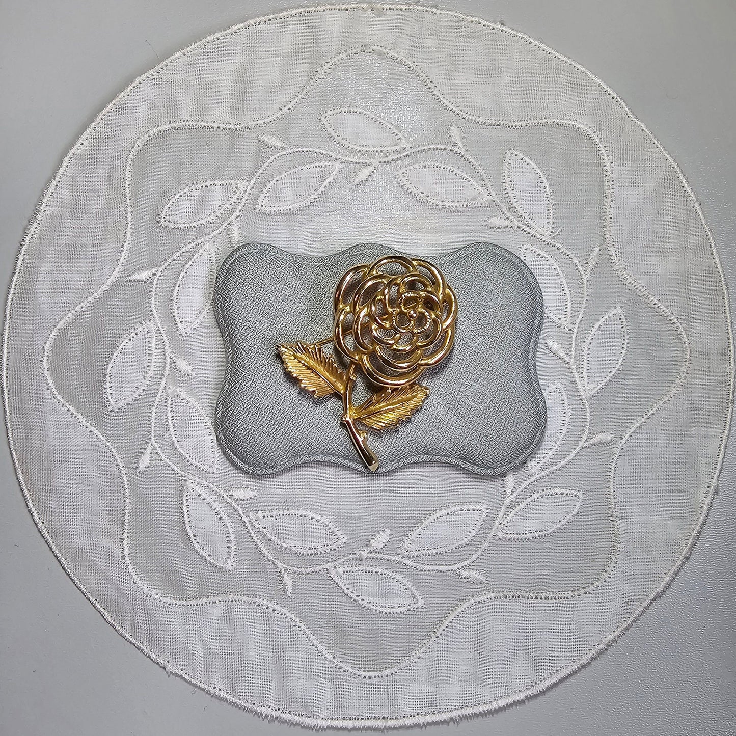 Brooch - Sarah Coventry Gold English Rose Brooch