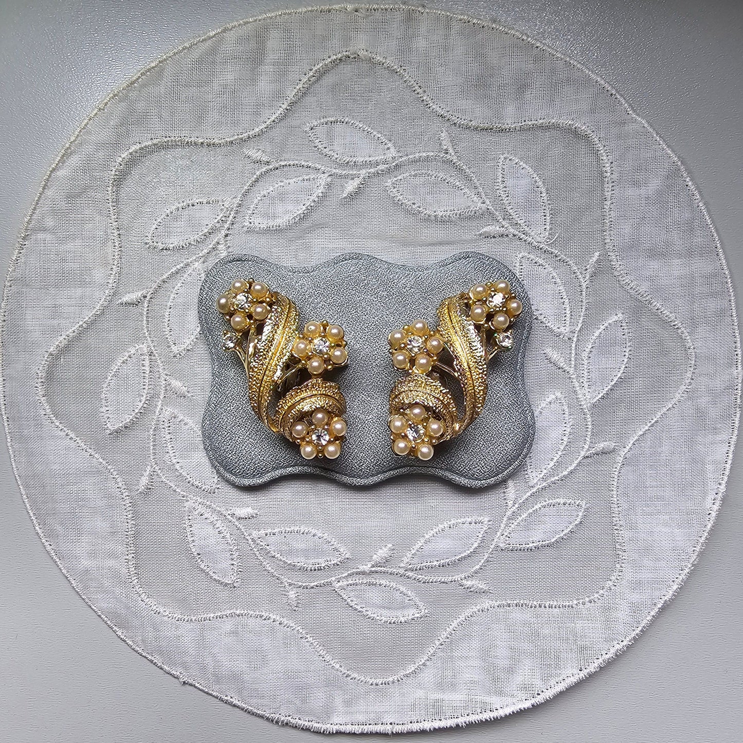 Clip on - Coro Pearl and Crystal Flowers Clip on Earrings