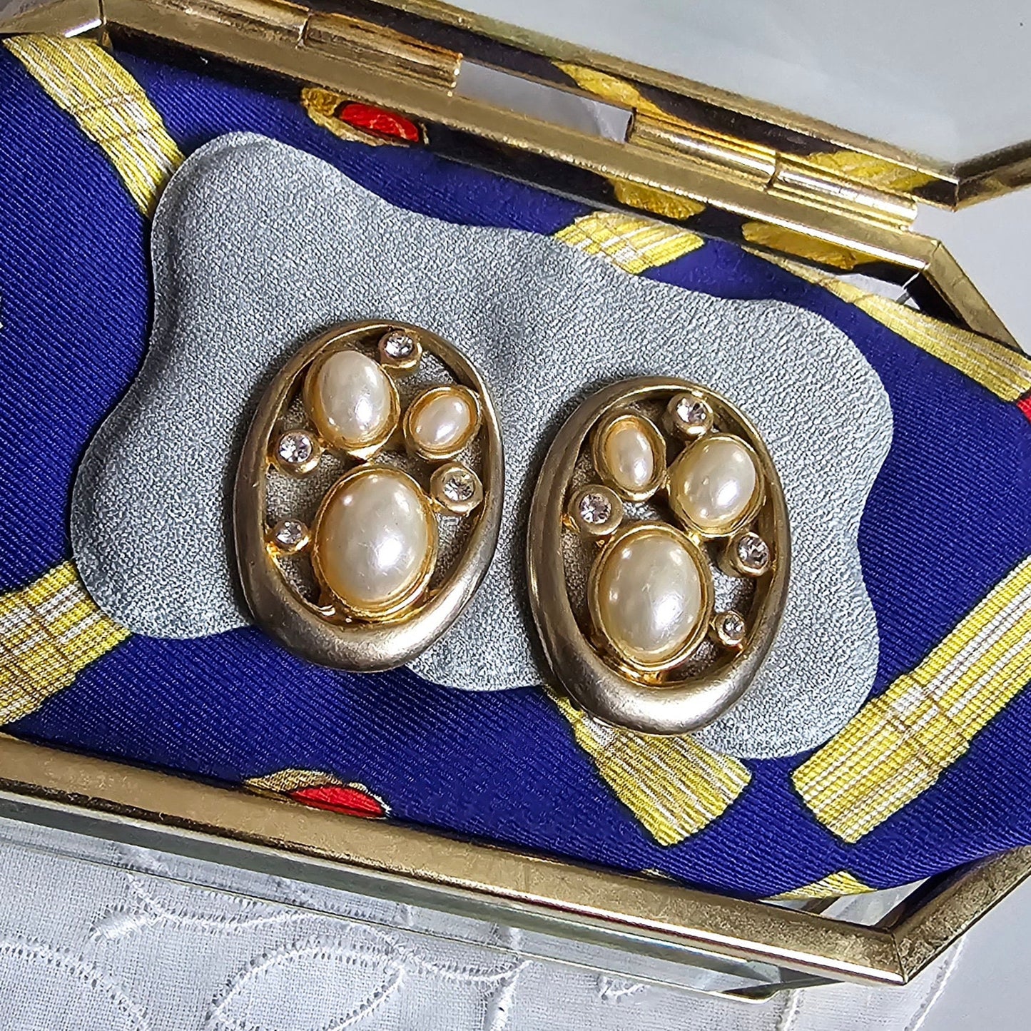 Clip on - Pearls and Crystal Cluster Clip on Earrings