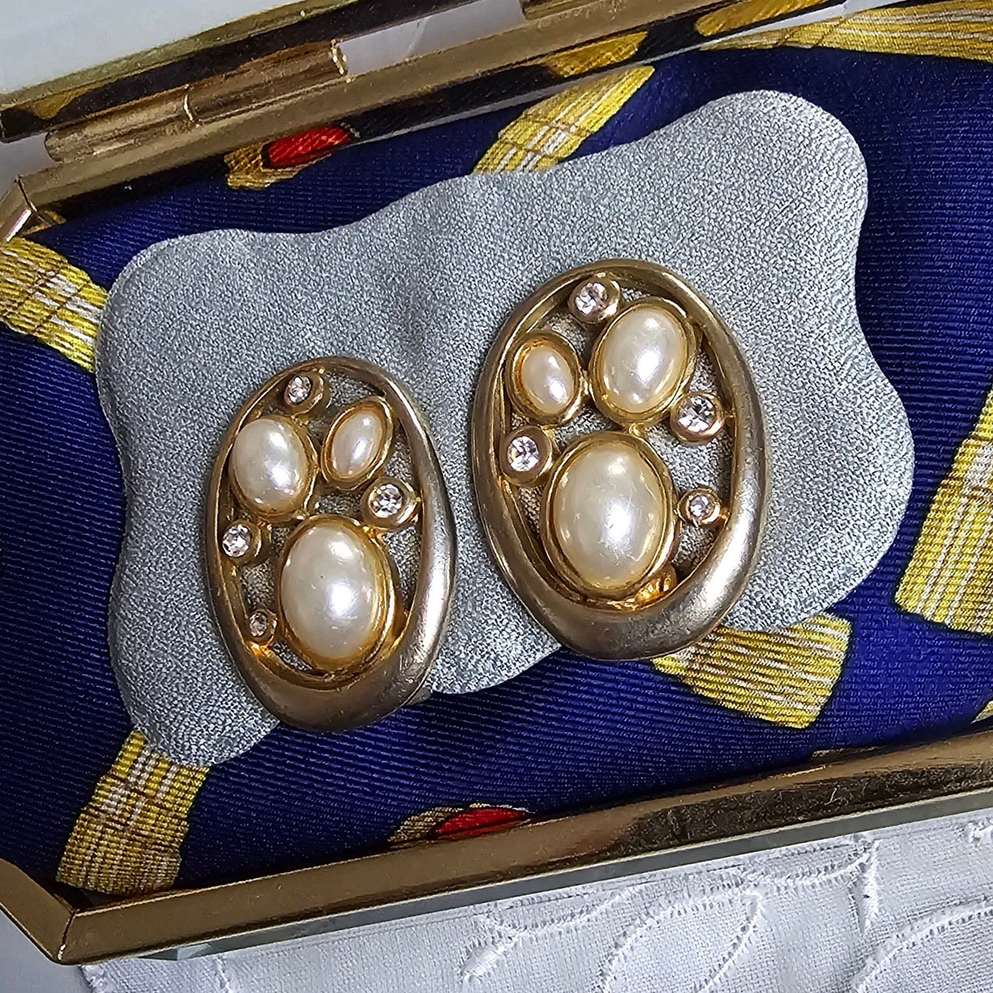 Clip on - Pearls and Crystal Cluster Clip on Earrings