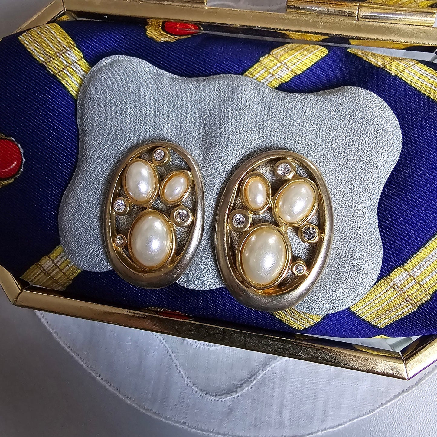 Clip on - Pearls and Crystal Cluster Clip on Earrings