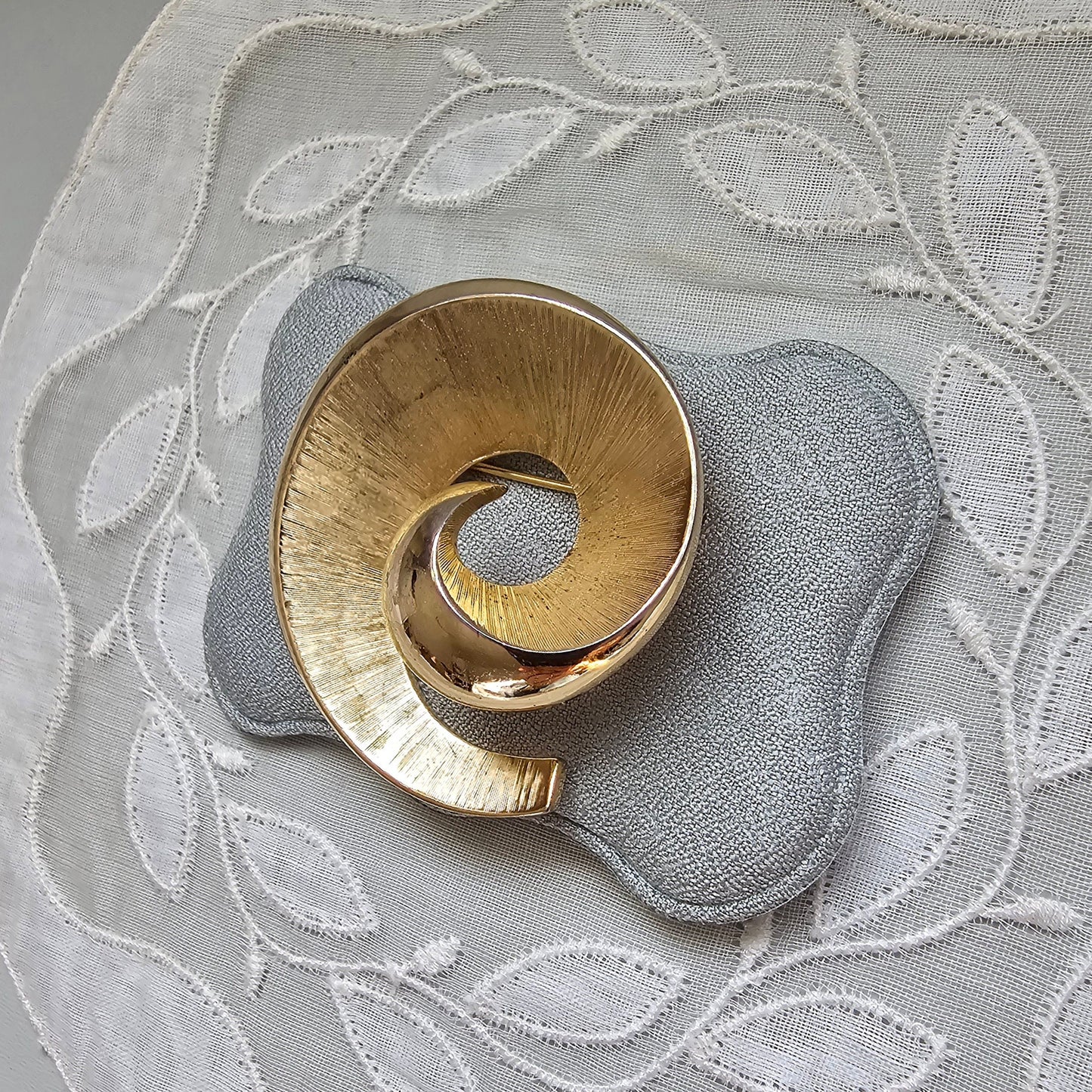 Brooch - Trifari Gold Swirl Brooch