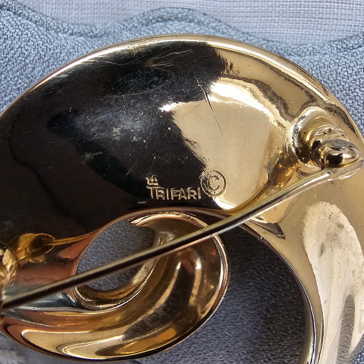 Brooch - Trifari Gold Swirl Brooch