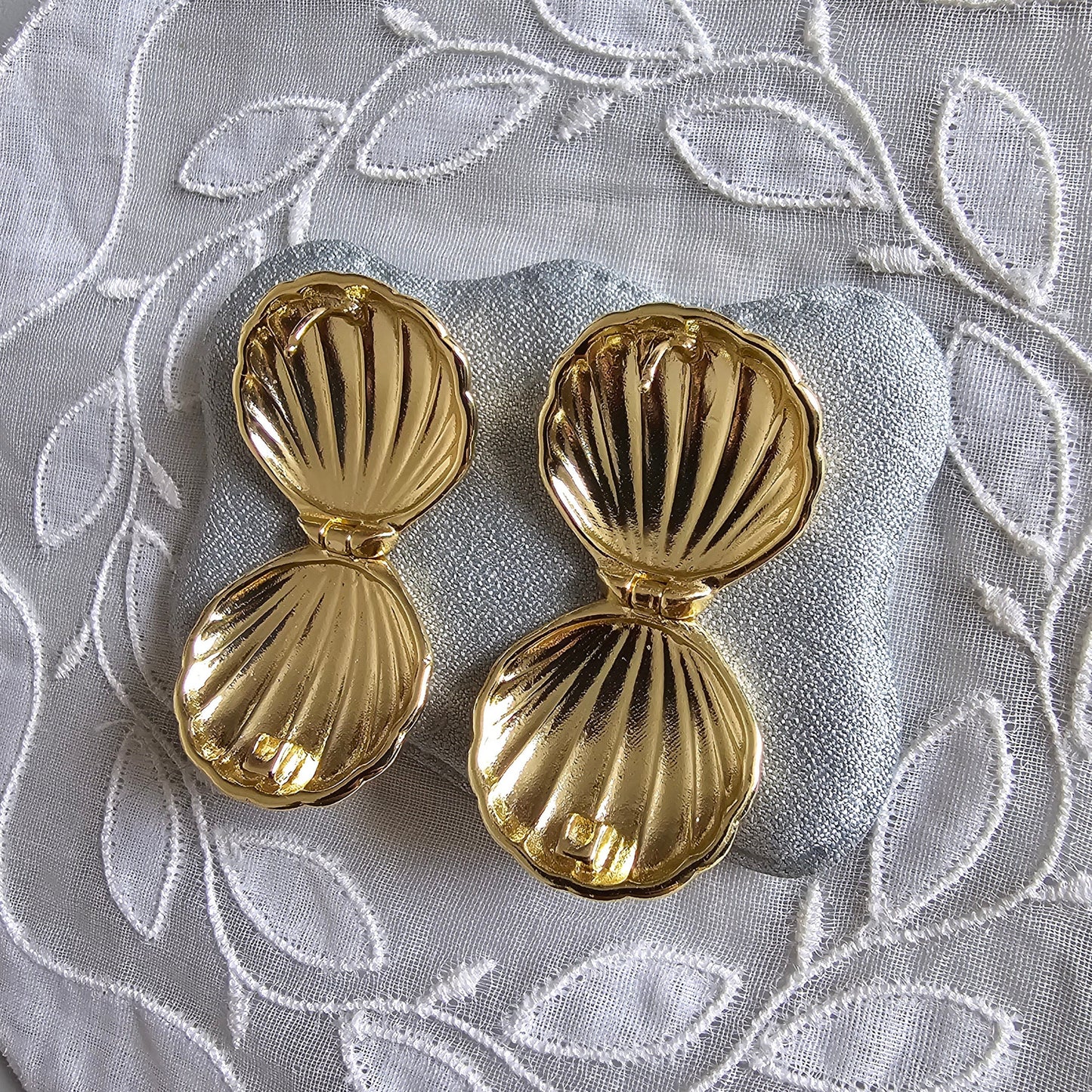 Posts - Gold Shell Pierced Earrings