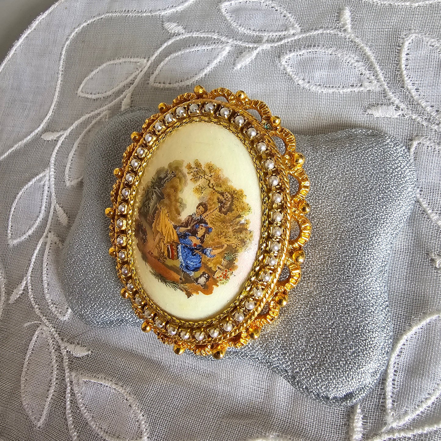 Brooch - Seed Pearl Frame Painting Brooch