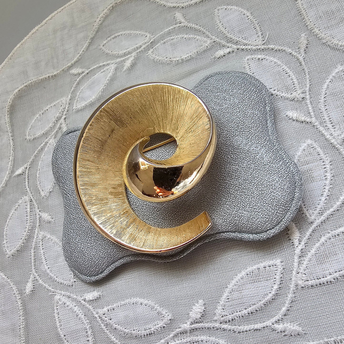 Brooch - Trifari Gold Swirl Brooch