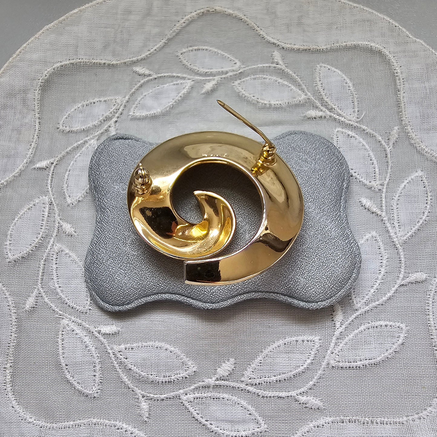 Brooch - Trifari Gold Swirl Brooch