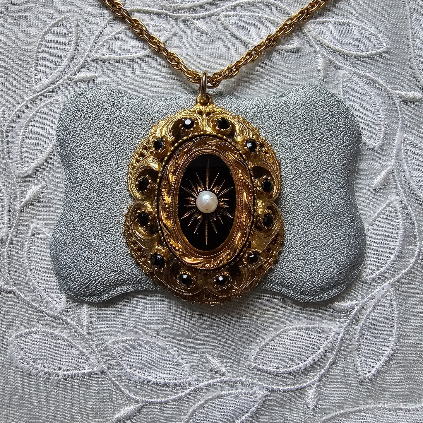 Necklace - Sphinx Pearl and Black Mourning Pendant Necklace