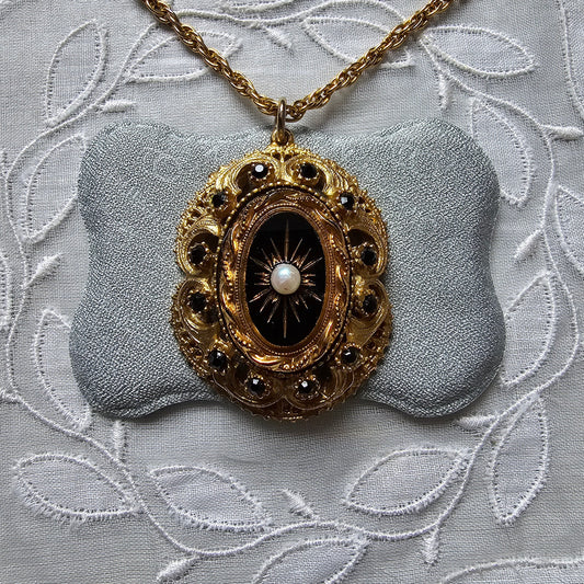 Necklace - Sphinx Pearl and Black Mourning Pendant Necklace