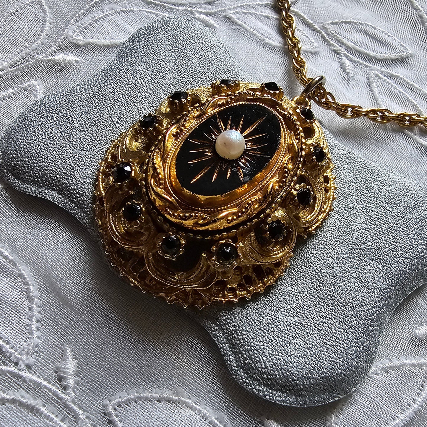 Necklace - Sphinx Pearl and Black Mourning Pendant Necklace