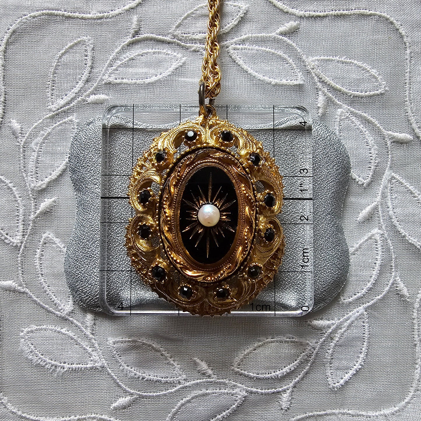 Necklace - Sphinx Pearl and Black Mourning Pendant Necklace