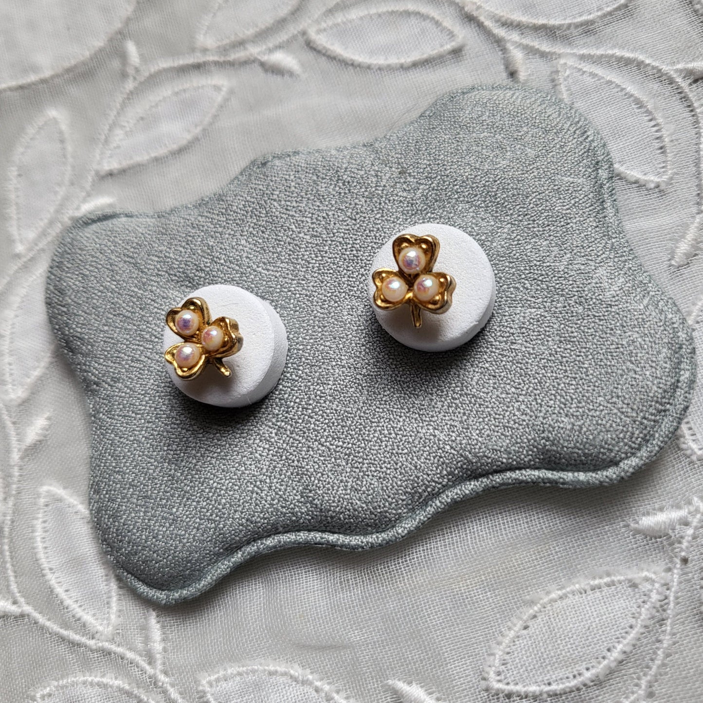 Posts - Tiny Pearl Clover Stud Earrings