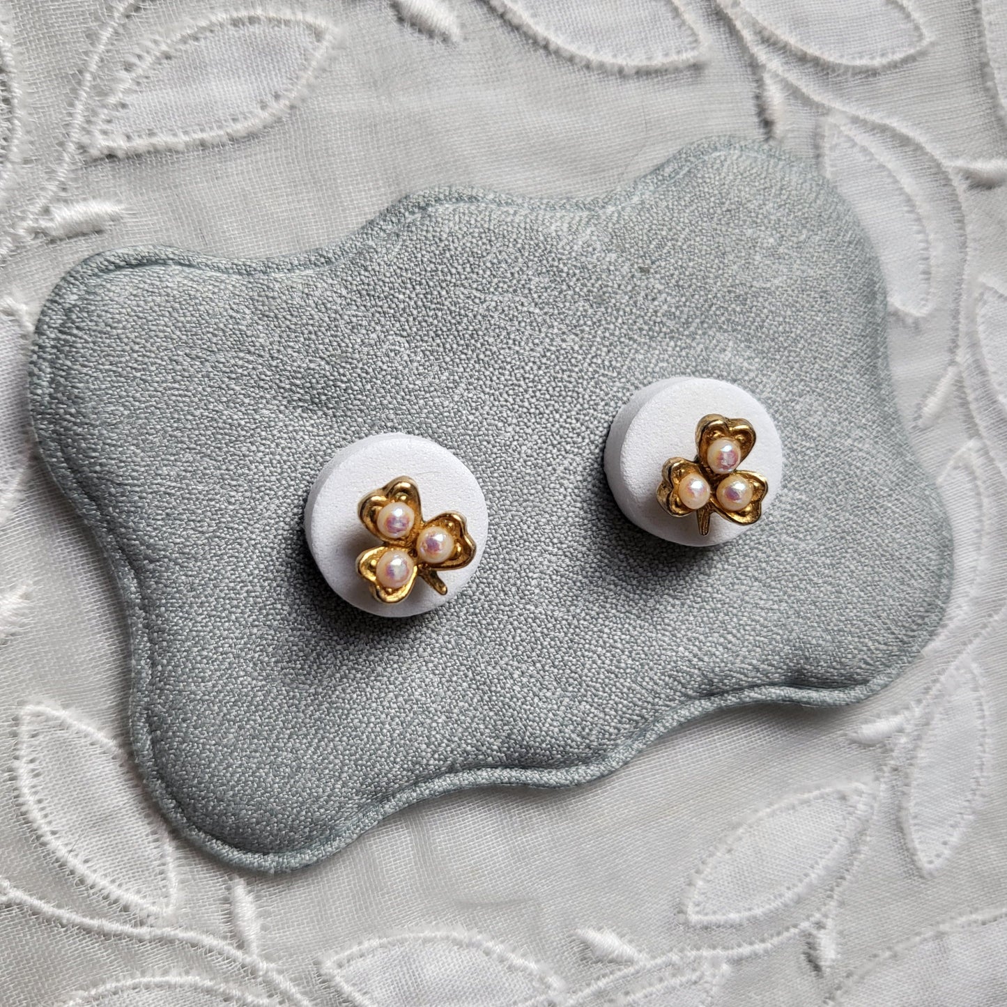 Posts - Tiny Pearl Clover Stud Earrings