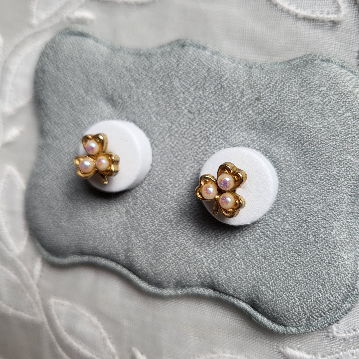 Posts - Tiny Pearl Clover Stud Earrings