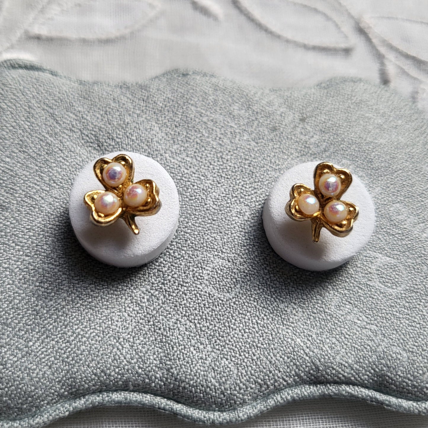 Posts - Tiny Pearl Clover Stud Earrings