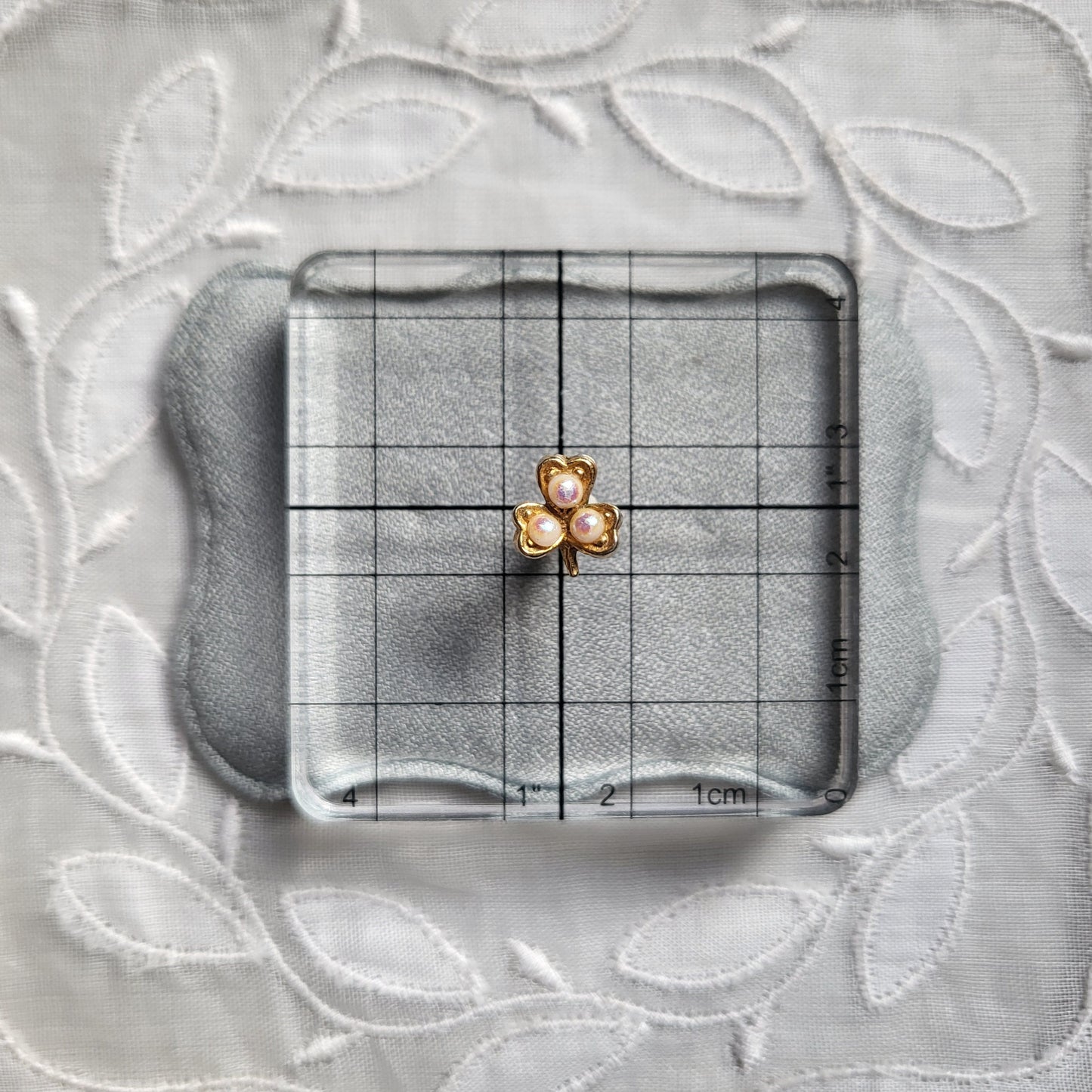 Posts - Tiny Pearl Clover Stud Earrings