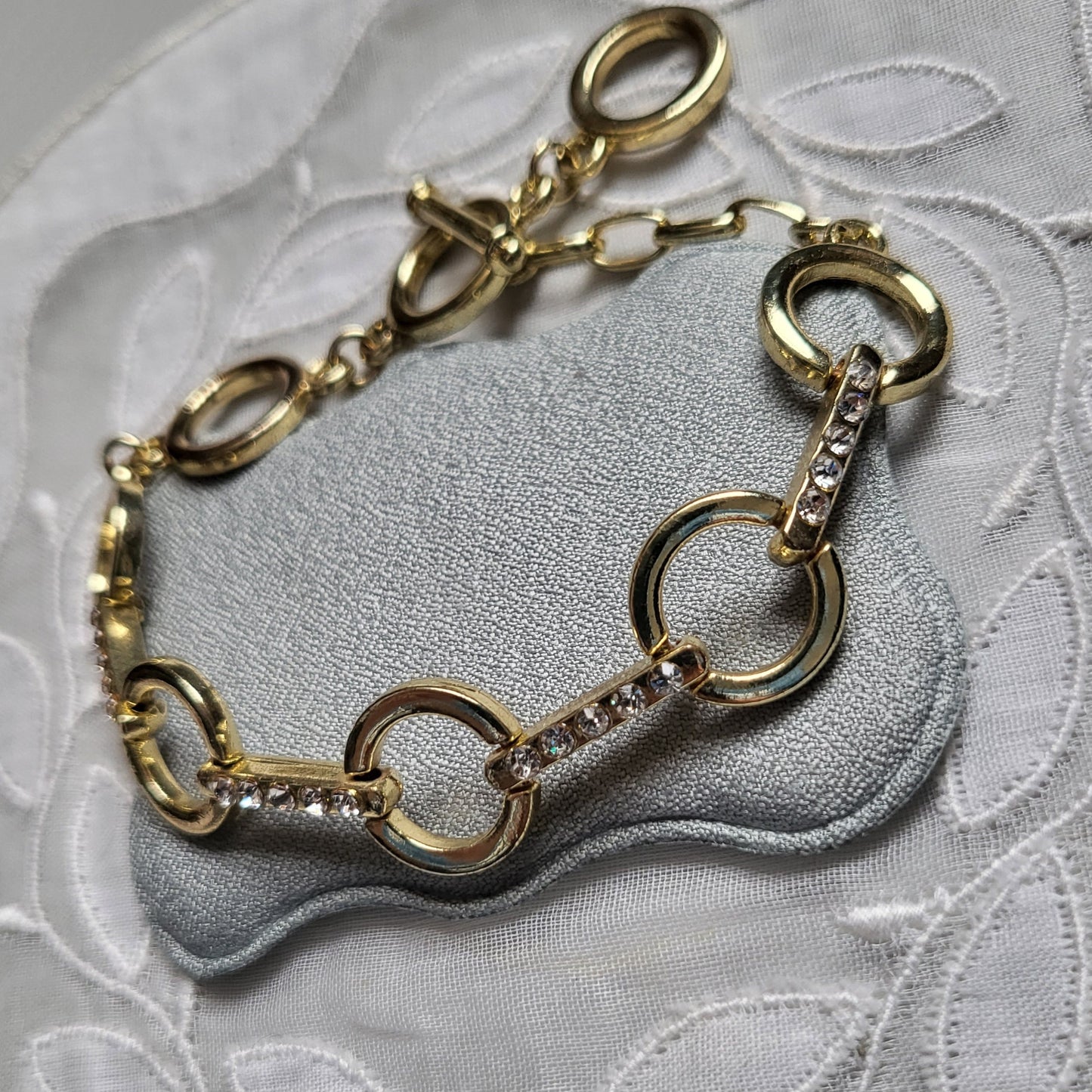 Bracelet - Gold and Crystals Circular Link Bracelet