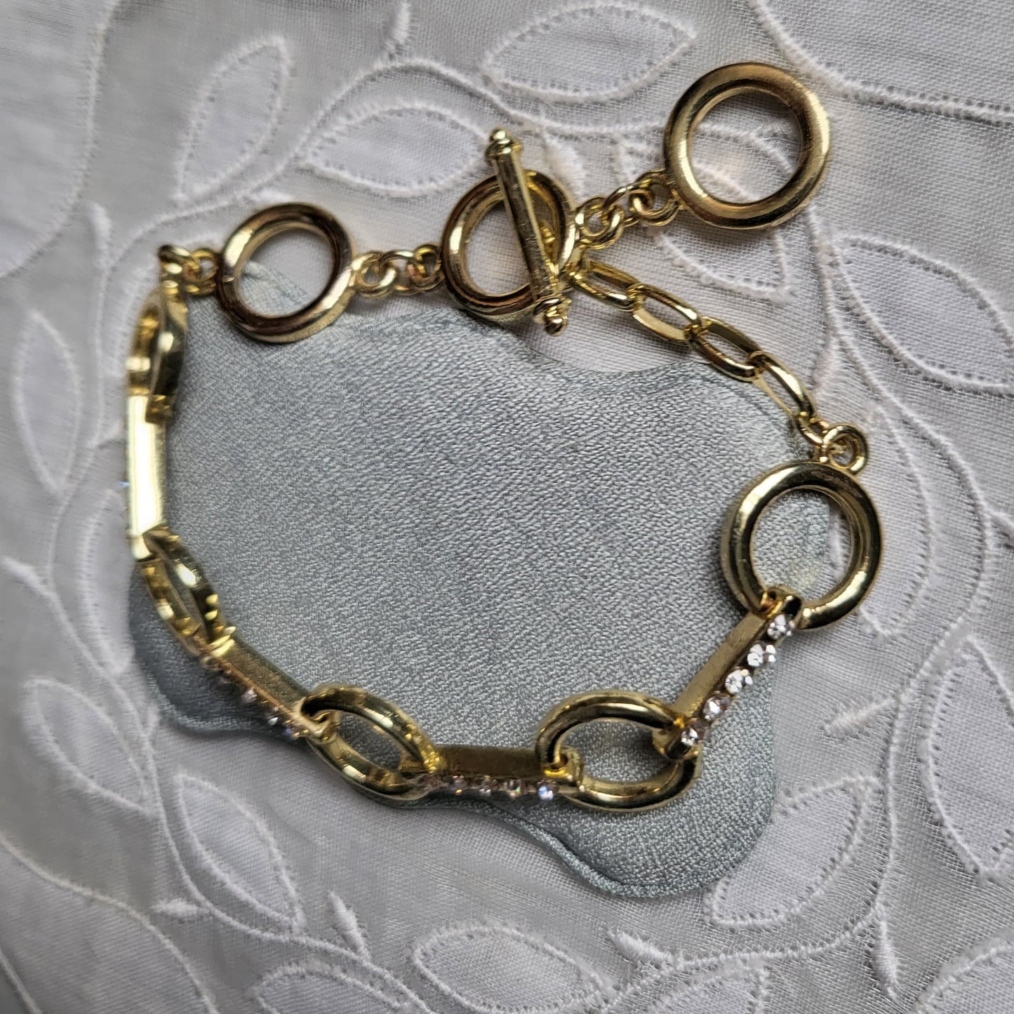 Bracelet - Gold and Crystals Circular Link Bracelet