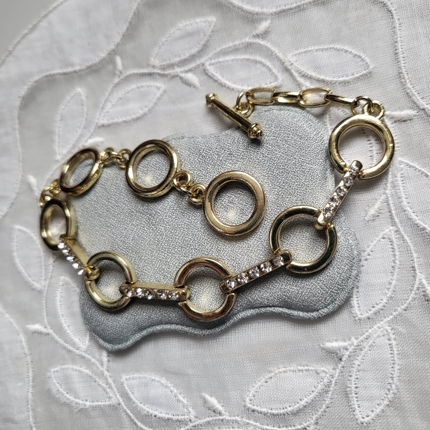 Bracelet - Gold and Crystals Circular Link Bracelet