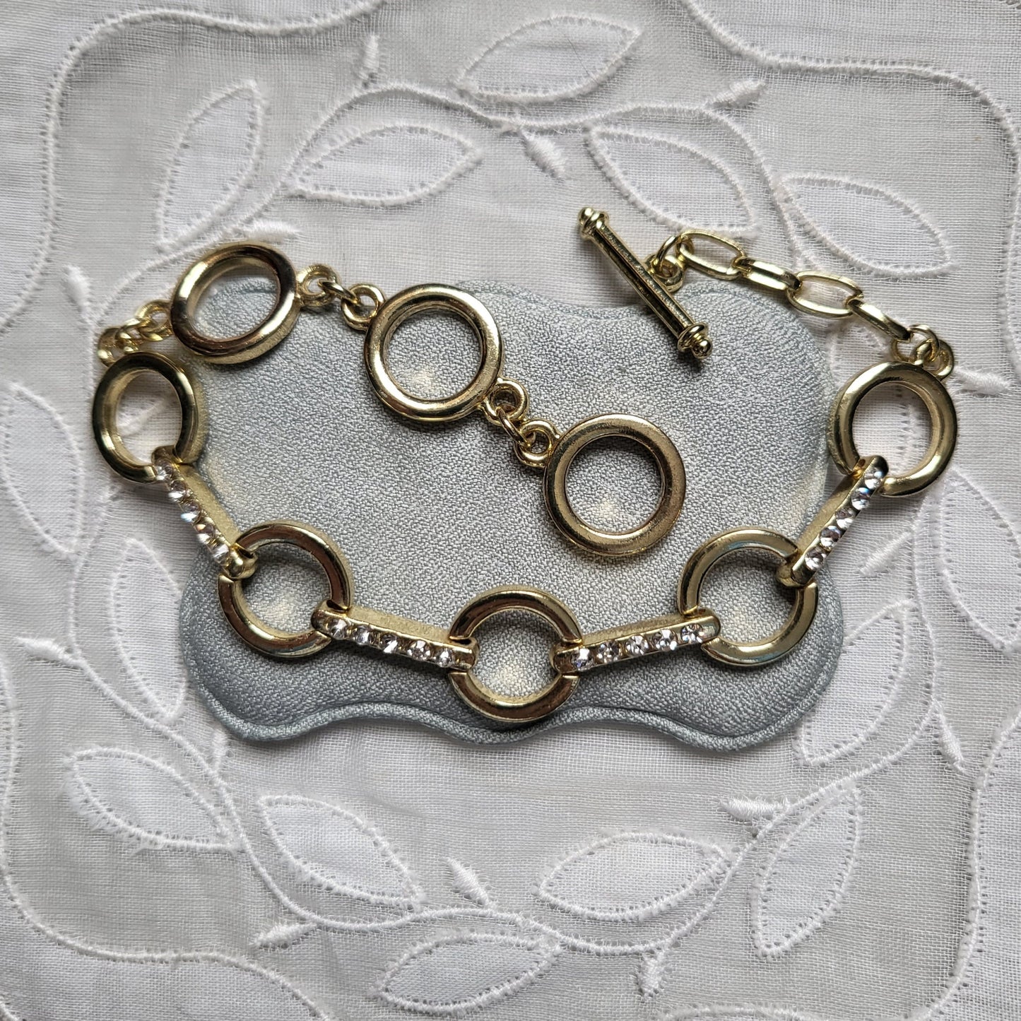 Bracelet - Gold and Crystals Circular Link Bracelet